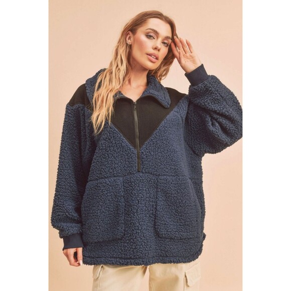 Aemi+Co. Tops - Aemi+Co Two Tone Half Zip Fleece Sweatshirt